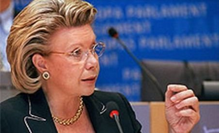 Viviane Reding se simte "mai puternică" după polemica cu privire la romi 