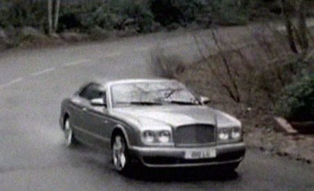 Bentley recheamă sute de maşini din cauza emblemei de pe capotă (VIDEO)