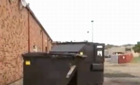 Un hoţ din SUA, la un pas să se sufoce într-un container de gunoi (VIDEO)