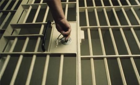 Sindicatele angajaţilor din penitenciare: Îi mulţumim lui Traian Băsescu că nu a renunţat şi la serviciile închisorilor