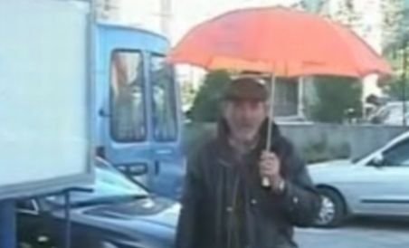 Băsescu, acostat de un bărbat aflat în greva foamei la intrarea în CSM (VIDEO)