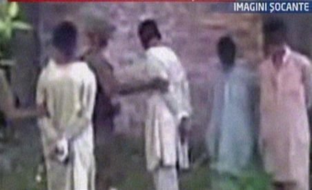 Imagini şocante cu civili executaţi de soldaţi pakistanezi (VIDEO)