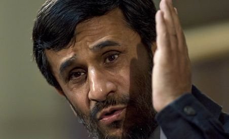 Mahmoud Ahmadinejad va arunca o piatră spre Israel pentru a-şi arăta ura faţă de statul evreu