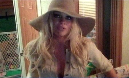 Pamela Anderson, imaginea unei campanii de salvare a maidanezilor din capitală (VIDEO)