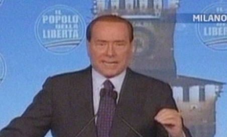 Berlusconi îşi atacă adversarii politici prin glume (VIDEO)