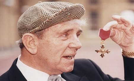 A murit Norman Wisdom, unul din cei mai mari comici britanici