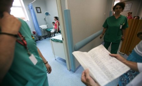 Un israelian a refuzat să rămână într-un spital din România din cauza condiţiilor (VIDEO)
