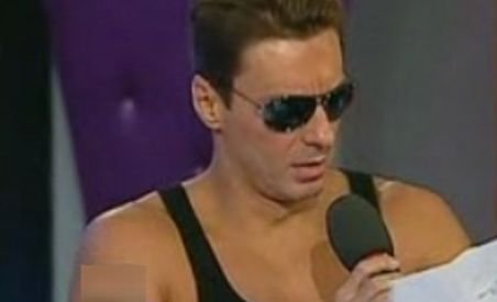Bad Mircea Badea: Repetă momentul artistic şi vorbeşte despre ?ochelarii de Terminator? (VIDEO)