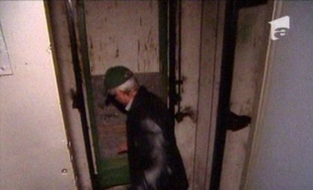 Hoţii au ajuns să fure şi contragreutăţile de la lifturi (VIDEO)