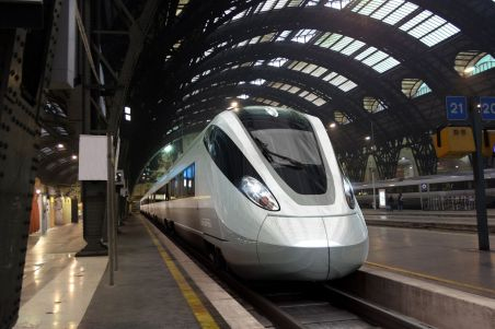 Chinezii vor scoate pe piaţă cel mai rapid tren din lume - 400 km/h (VIDEO)