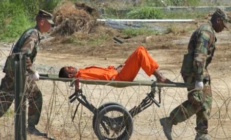 Un fost deţinut de la Guantanamo cere, în premieră, despăgubiri Statelor Unite