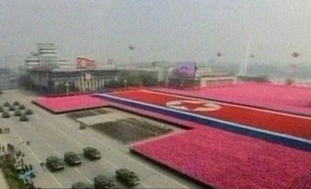 Coreea de Nord. Paradă militară grandioasă la împlinirea a 65 de ani de la înfiinţarea partidului comunist (VIDEO)