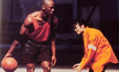 Mingea de baschet folosită de Michael Jackson în videoclipul piesei "Jam", vândută cu 294.000 dolari