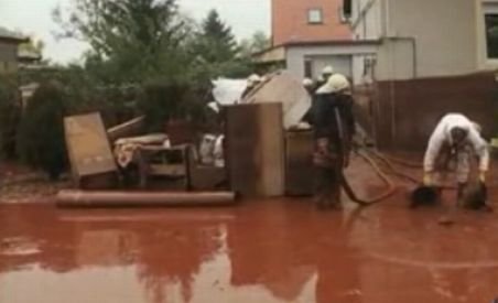 Pericolul unei noi deversări de noroi toxic s-a redus în vestul Ungariei (VIDEO)