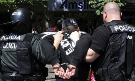 Serbia. 50 de răniţi în urma ciocnirilor dintre grupuri homofobe şi poliţie, la Gay Parade (VIDEO)