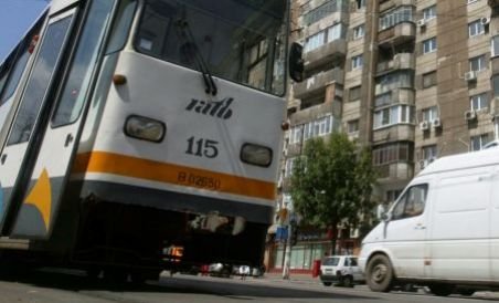O femeie a murit în Capitală, după ce a fost călcată de tramvai