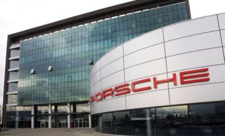 Porsche blochează accesul angajaţilor la reţele tip Facebook, de teama spionajului