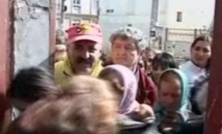 Mureş: S-au călcat în picioare pentru ajutoarele de la UE (VIDEO)