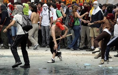 Argentina. Mai mulţi studenţi au fost răniţi de poliţişti, în urma unui protest