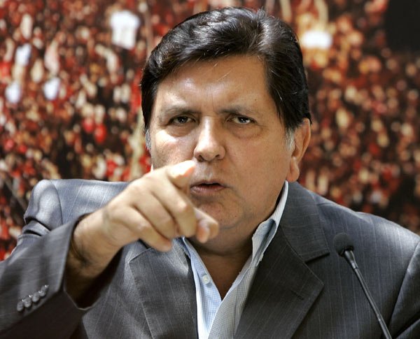 Preşedintele din Peru neagă pălmuirea unui critic. Nu l-a lovit &quot;nici în plex, nici cu pumnul în faţă&quot;