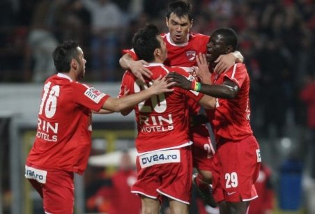 Dinamo rezolvă derby-ul cu Steaua, prin două penalty-uri în patru minute, 2-1