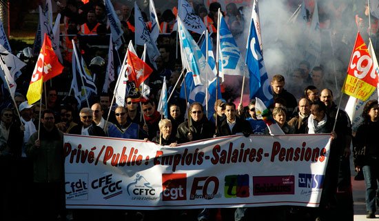 Franţa. Sute de mii de oameni au protestat, în peste 200 de oraşe, faţă de creşterea vârstei de pensionare (VIDEO)