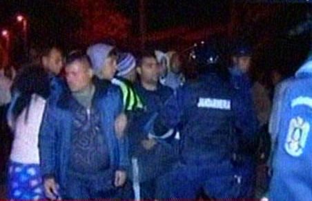 Localnicii din Glina s-au războit cu poliţiştii, pentru a doua noapte consecutiv