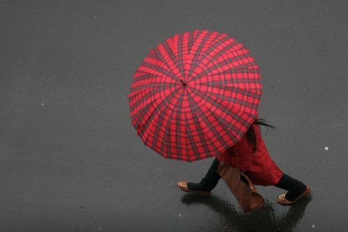 Meteorologii anunţă ploi în toată ţara în următoarele două zile