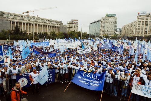 Sindicaliştii pregătesc un miting amplu în ziua moţiunii: 50.000 de oameni, aşteptaţi să participe
