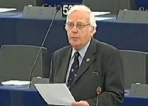 Eurodeputat britanic, ironizat de translatori la microfoanele uitate deschise