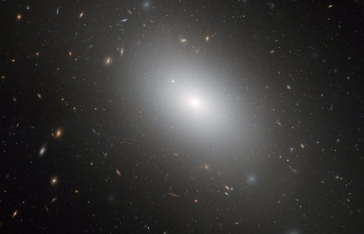 O galaxie nouă, descoperită la o distanţă record faţă de Pământ