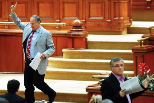 PDL încearcă să repare greşeala din Parlament: Unii deputaţi cred că Toader trebuie să demisioneze