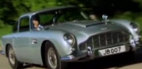 Maşina lui James Bond, scoasă la licitaţie în Londra