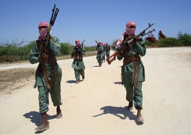 Două adolescente au fost executate în public de militanţii somalezi