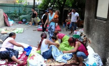 Roma. Treizeci de romi, evacuaţi din tabere de nomazi, unul fiind arestat