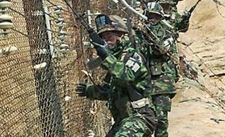 Tensiuni între Corei: Soldaţii nord-coreeni au tras focuri de armă în direcţia celor din sud