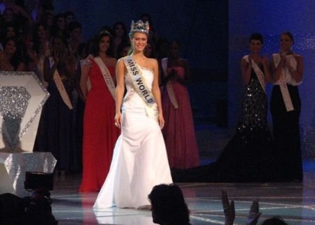 Miss SUA a fost încoronată Miss World 2010