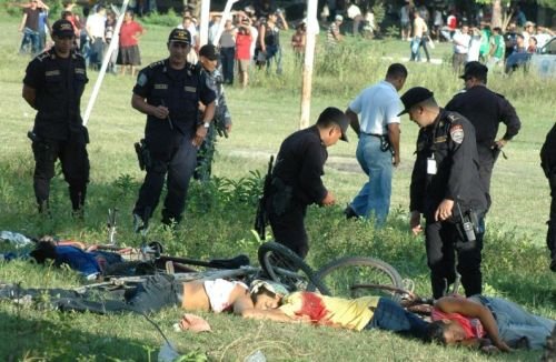 Masacru la un meci de fotbal din Honduras: 14 oameni, printre care doi arbitri, împuşcaţi mortal