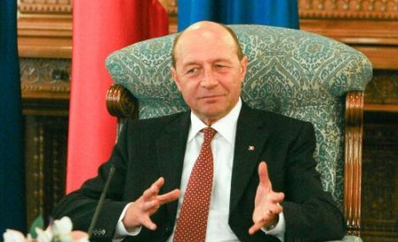 Băsescu: O să îndrept gafa, nu voi promulga legile privind scăderea TVA şi neimpozitarea pensiilor