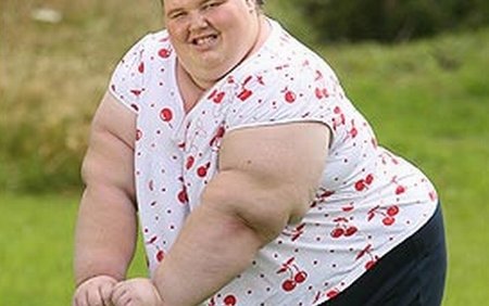 Cea mai grasă adolescentă din Marea Britanie cântăreşte 215 kilograme