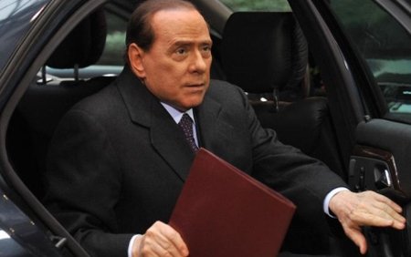 Un pachet suspect adresat lui Berlusconi a explodat pe aeroportul din Bologna