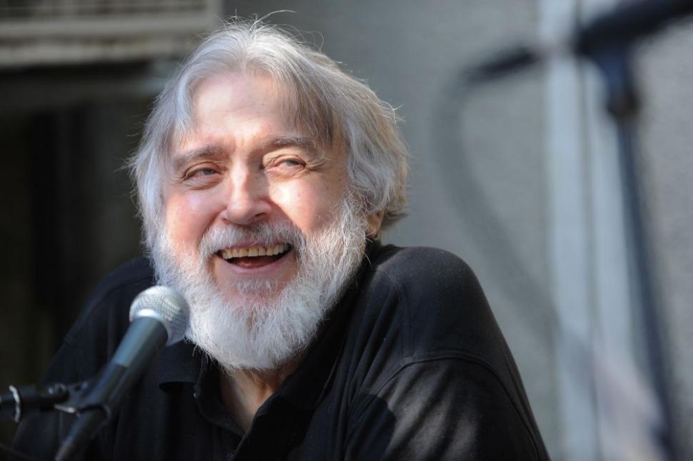 A murit Adrian Păunescu. Ultimul îndemn al poetului: "Purtaţi-vă de grijă, fraţii mei" 81183