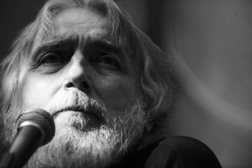 A murit Adrian Păunescu. Ultimul îndemn al poetului: "Purtaţi-vă de grijă, fraţii mei" 81184