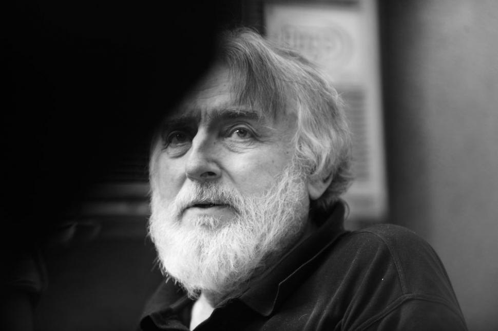 A murit Adrian Păunescu. Ultimul îndemn al poetului: "Purtaţi-vă de grijă, fraţii mei" 81185