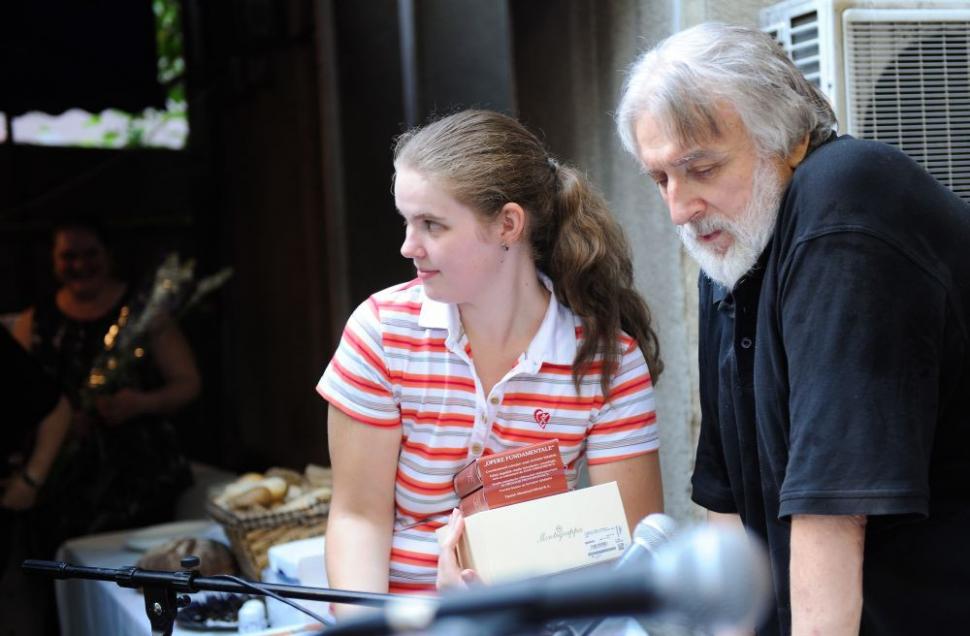 A murit Adrian Păunescu. Ultimul îndemn al poetului: "Purtaţi-vă de grijă, fraţii mei" 81186