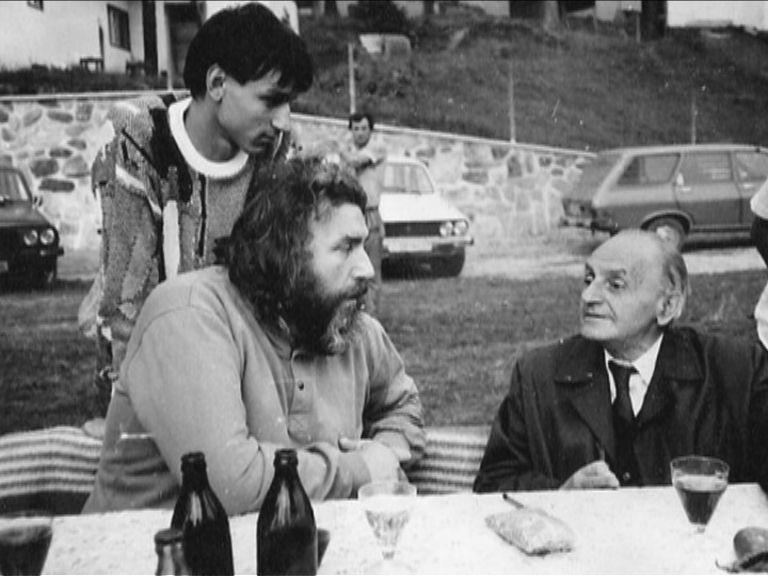 A murit Adrian Păunescu. Ultimul îndemn al poetului: "Purtaţi-vă de grijă, fraţii mei" 81201