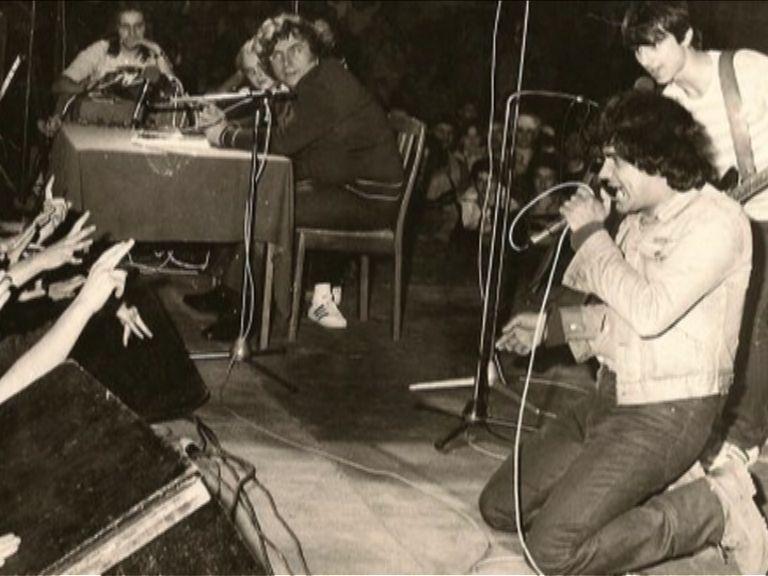 A murit Adrian Păunescu. Ultimul îndemn al poetului: "Purtaţi-vă de grijă, fraţii mei" 81203