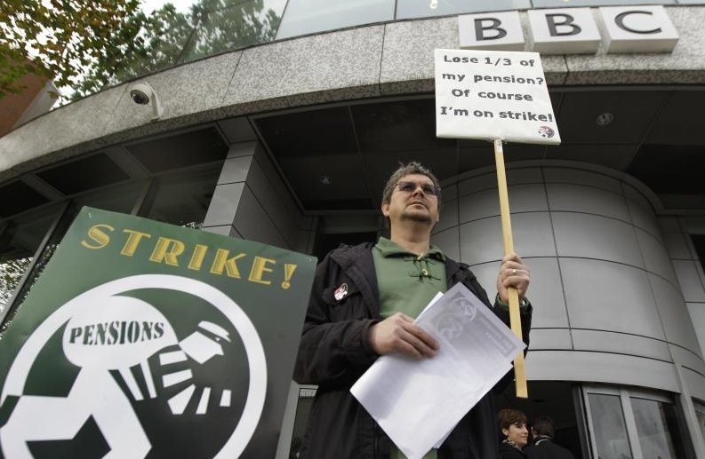 Jurnaliştii BBC protestează faţă de modificarea vârstei de pensionare