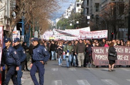 Proteste la Atena: Pompierii şi lucrătorii de pe şantierele navale au ieşit în stradă