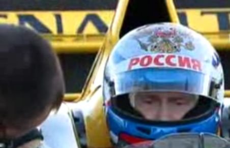 Vladimir Putin a pilotat un monopost F1 Renault, la Sankt Petersburg